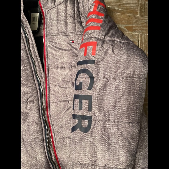 Tommy Hilfiger Fleece Lined Hooded Puffer Jacket🖤 - Picture 5 of 10